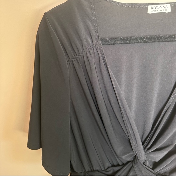 Kiyonna Top Women's Plus Size 1X Black Twist Front V Neck Stretch Made in USA - Picture 10 of 10